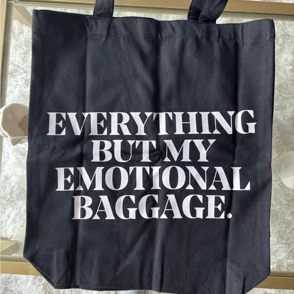 IL MAKIAGE foundation and tote bag - Picture 3 of 4